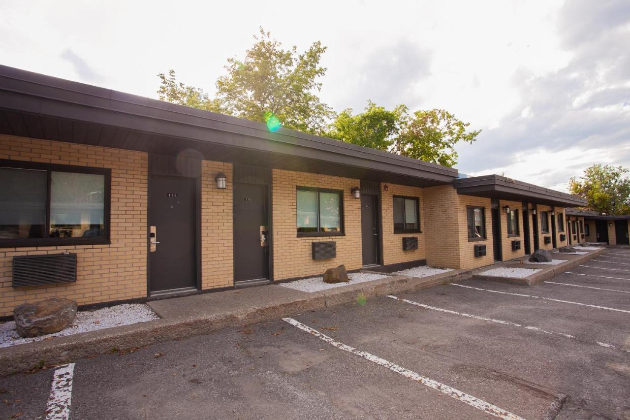 Motel Newstar Laval Exterior foto